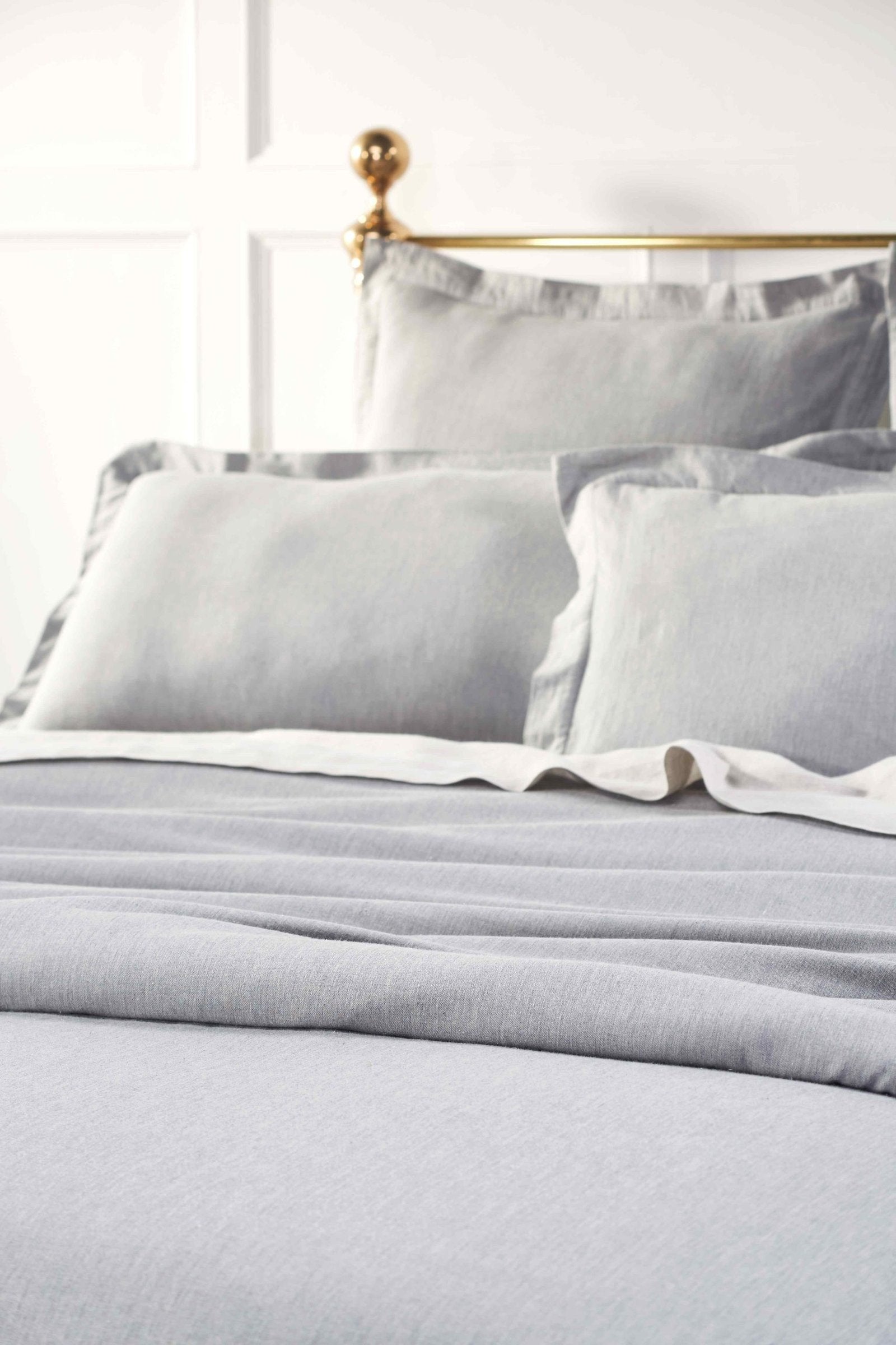 DT-024-9092_1|Soft light grey duvet cover in a subtle textured weave, ideal for creating a calm, minimalist, and contemporary bedroom retreat.