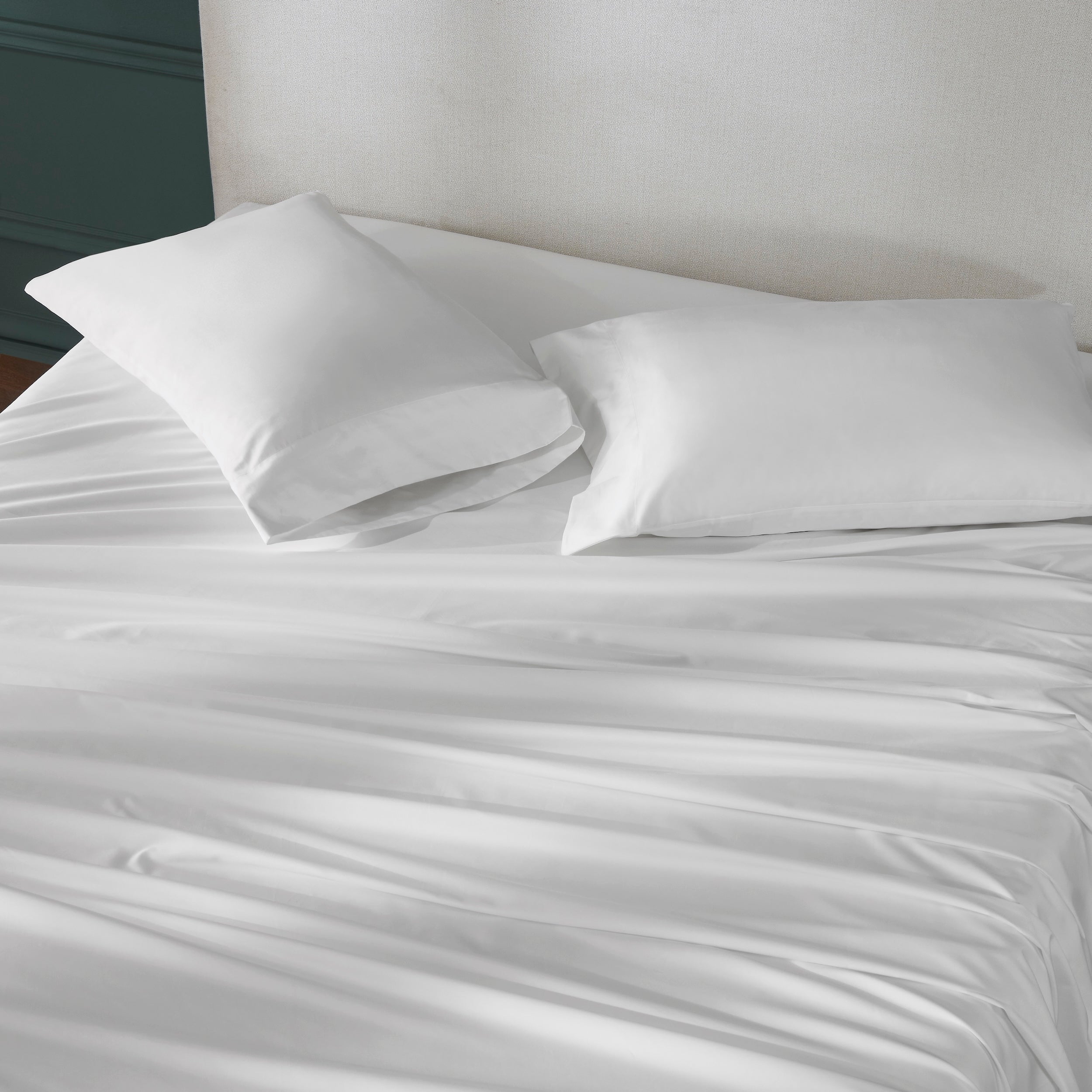 KSS-539-7880_3|Smooth white 100% cotton sheets and soft pillows on a bed, providing breathable comfort and a serene sleeping experience.