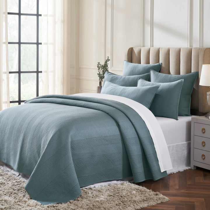 CL-261-9496_2|Stylish teal blue-green chevron quilted coverlet, perfect for a modern bedroom. Adds a touch of luxury.