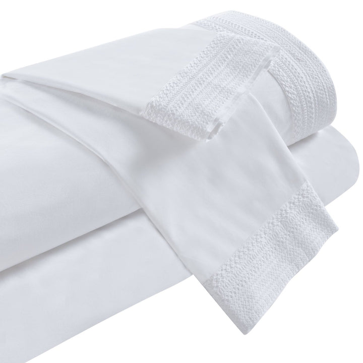 QSS-520-6080_5|Crisp white 100% cotton sheets, neatly folded with delicate embroidered trim. High-quality percale bedding set.