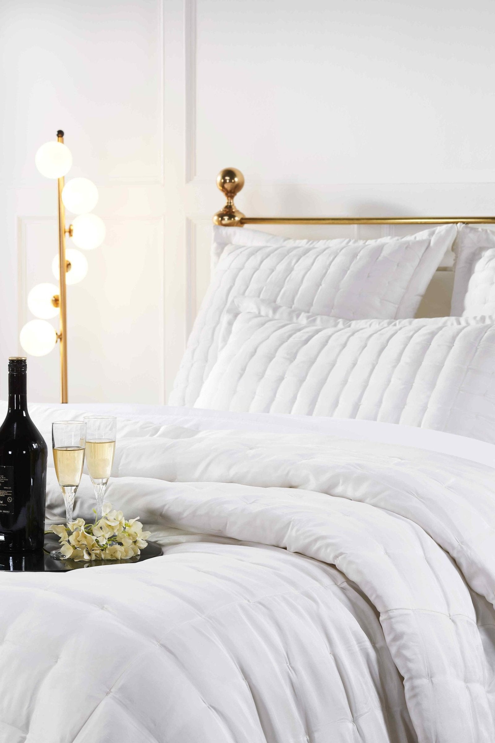 QT-332-11096_3|Elegant white diamond-quilted quilt, perfectly styled for a luxurious bedroom, adding comfort and refined sophistication.