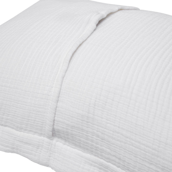 ES-048-2626_2|Close-up of white textured duvet cover, soft crinkled cotton gauze for a lightweight, relaxed bedroom aesthetic.