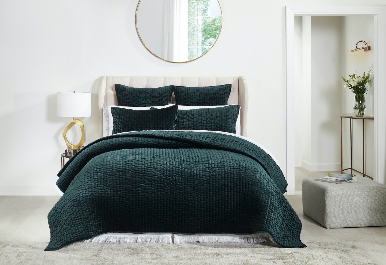 QT-363-11096_2|Rich forest green quilted bed set, featuring a cozy textured quilt, creating a serene and luxurious atmosphere in the bedroom.