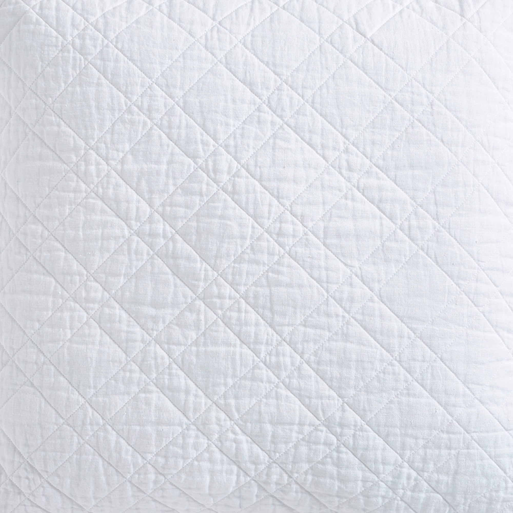 ES-253-2626_2|Pristine white quilted coverlet with classic large diamond pattern. Versatile and timeless bedding for any decor.