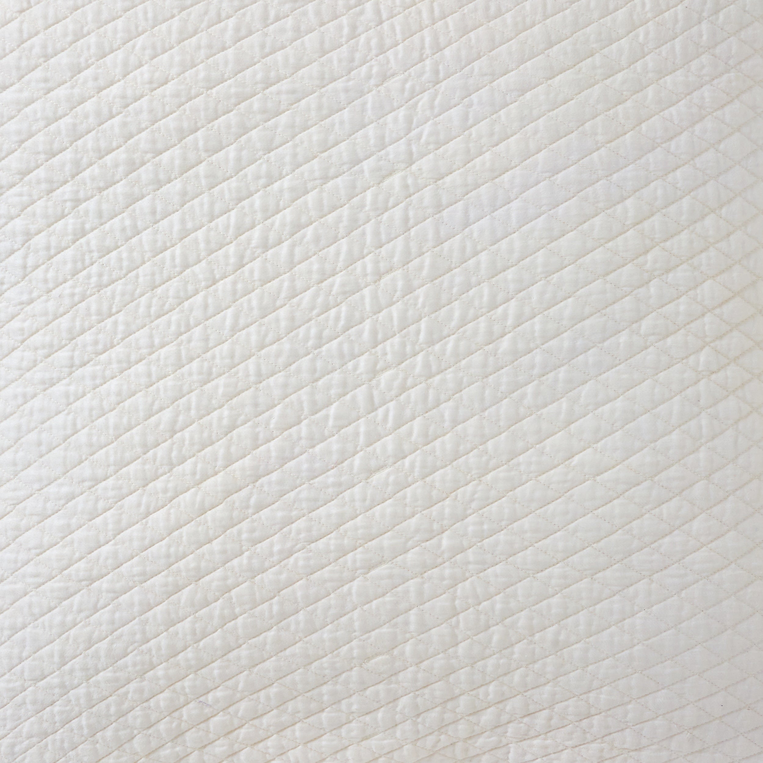 ES-265A-2626_2|Elegant off-white quilted coverlet with diagonal stripe pattern. Neutral, soft bedding for a sophisticated and inviting bedroom look.