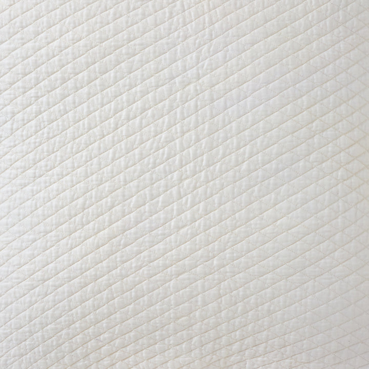 ES-265A-2626_2|Elegant off-white quilted coverlet with diagonal stripe pattern. Neutral, soft bedding for a sophisticated and inviting bedroom look.