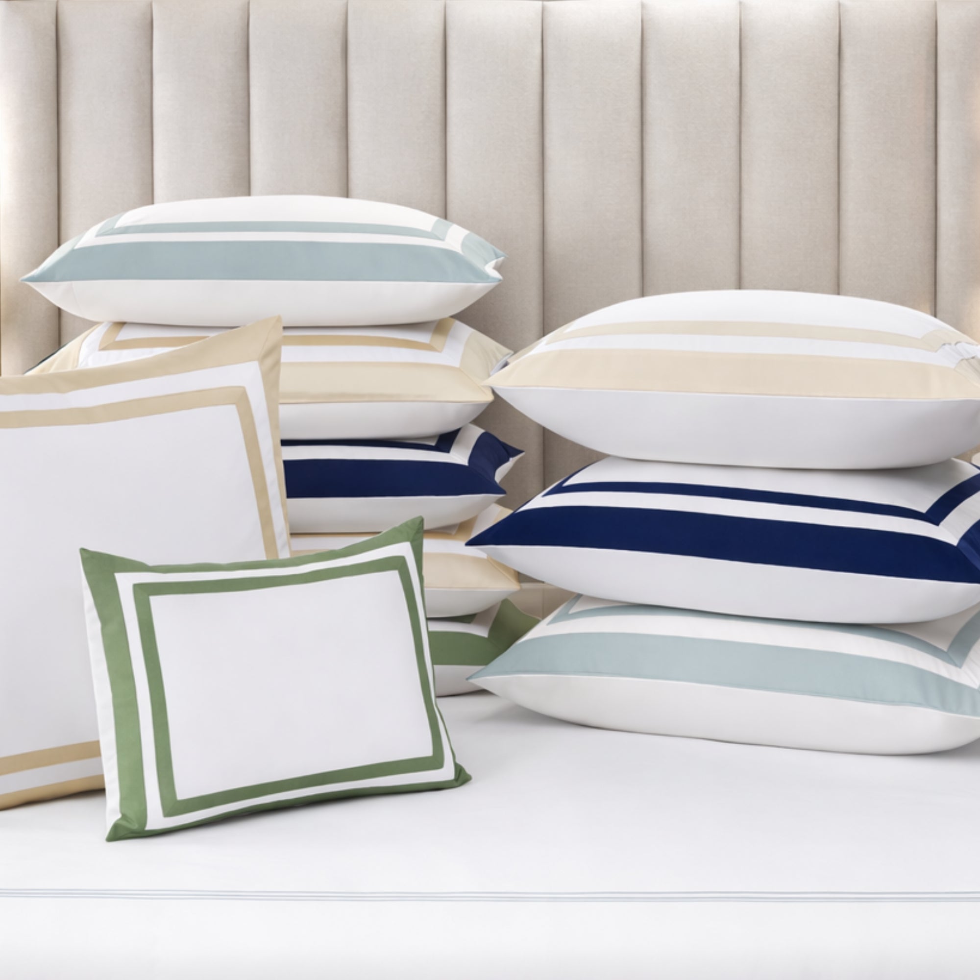 BS-066-1216_4|Vibrant striped duvet covers in diverse colors like blue, beige, green. Premium cotton bedding for modern bedroom aesthetics.