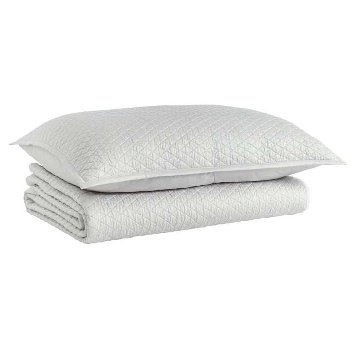 CL-266-11096_6|Light gray diamond quilted coverlet and matching pillow set. Elegant bedding ensemble providing soft comfort and modern decor.