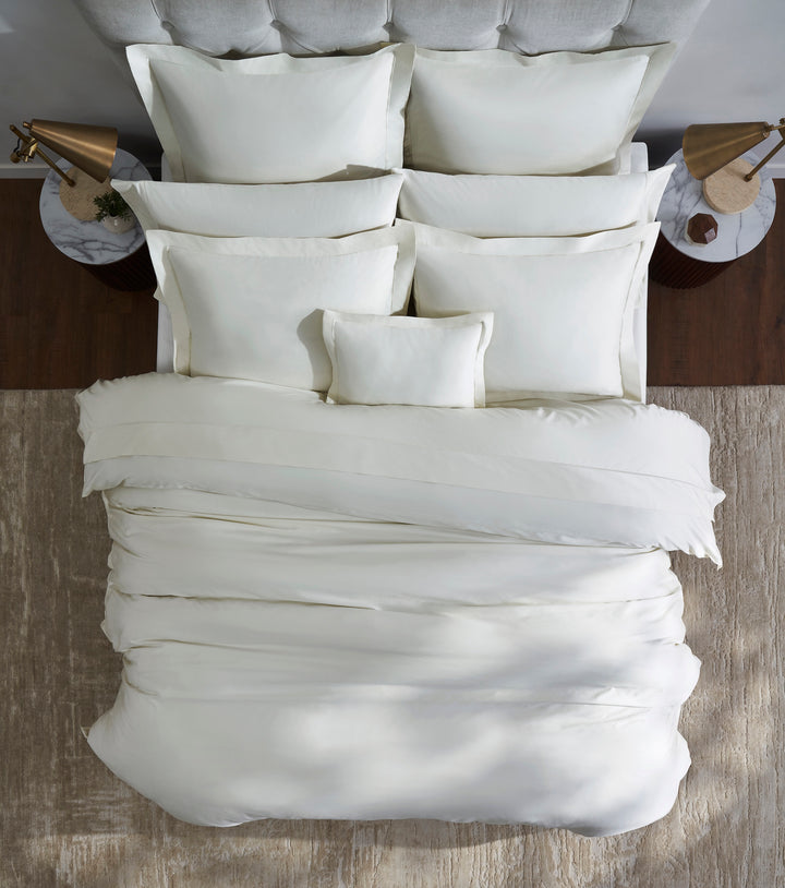 DT-064-10692_3|Elegant white duvet cover on a well-made bed. Soft, luxurious bedding for a serene bedroom aesthetic.