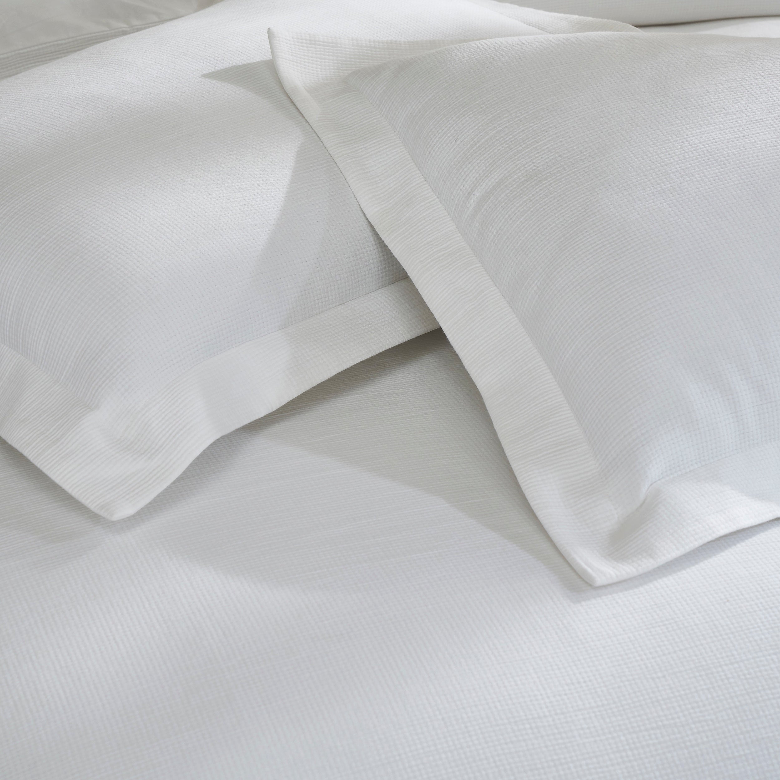 KS-067-2036_3|Luxurious textured duvet cover, premium cotton bedding for ultimate comfort and style. Available in white and natural tones, soft, breathable.