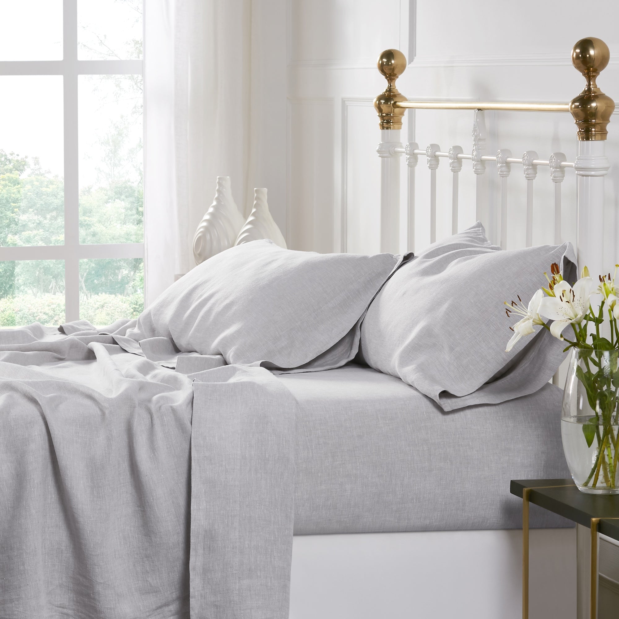 KSS-516-7880_2|Luxurious light grey 100% linen sheet set for a bed, offering breathable comfort and a relaxed, elegant look.