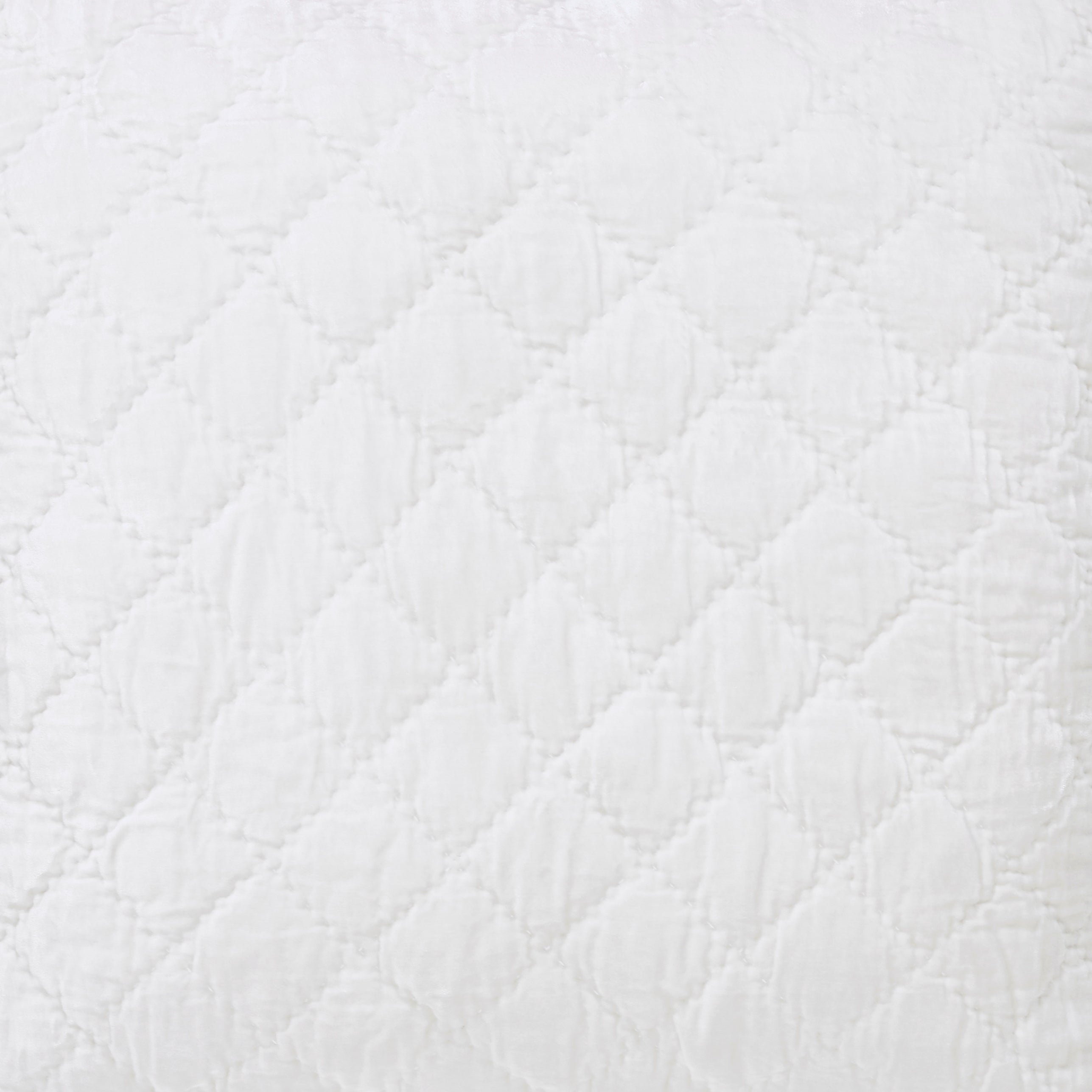 SWT-343-7.8_1|Clean white quilted fabric featuring a diagonal diamond stitch pattern, perfect for cozy coverlets, soft throws, or elegant bedding.