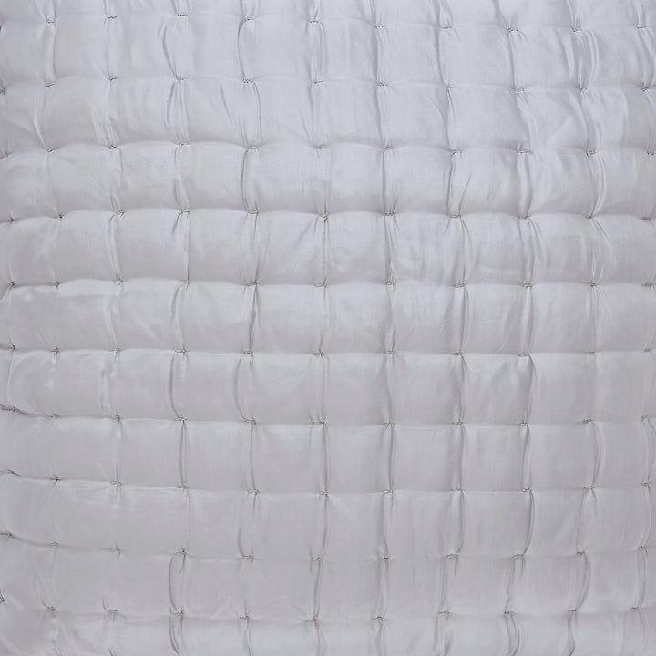 KS-333-2036_2|Luxurious white quilted blanket with elegant square stitch pattern. Premium soft bedding for ultimate comfort and style.