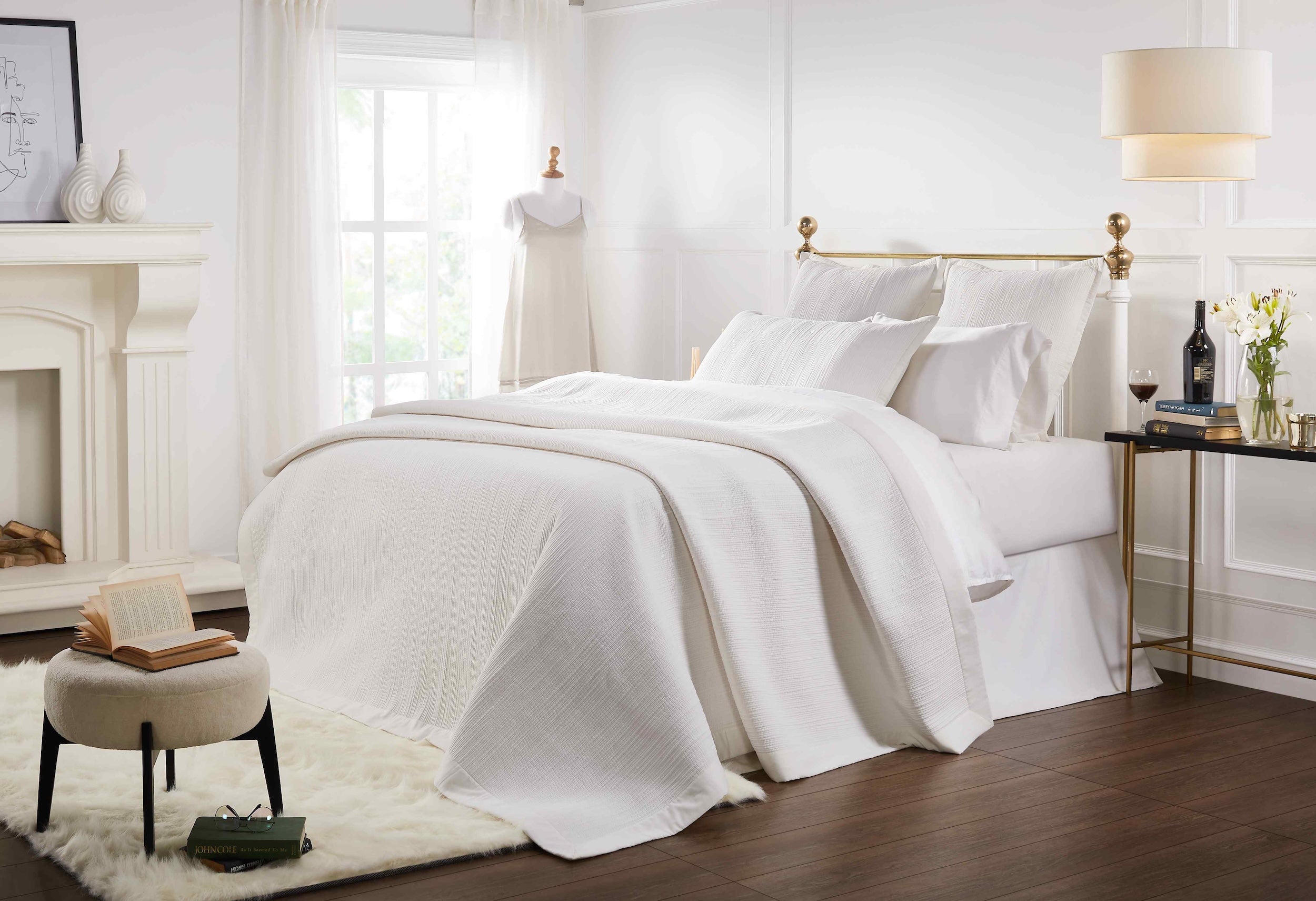 CL-168-11096_2|White textured coverlet set on a bed, crisp and clean bedding ensemble, ideal for a fresh bedroom look.