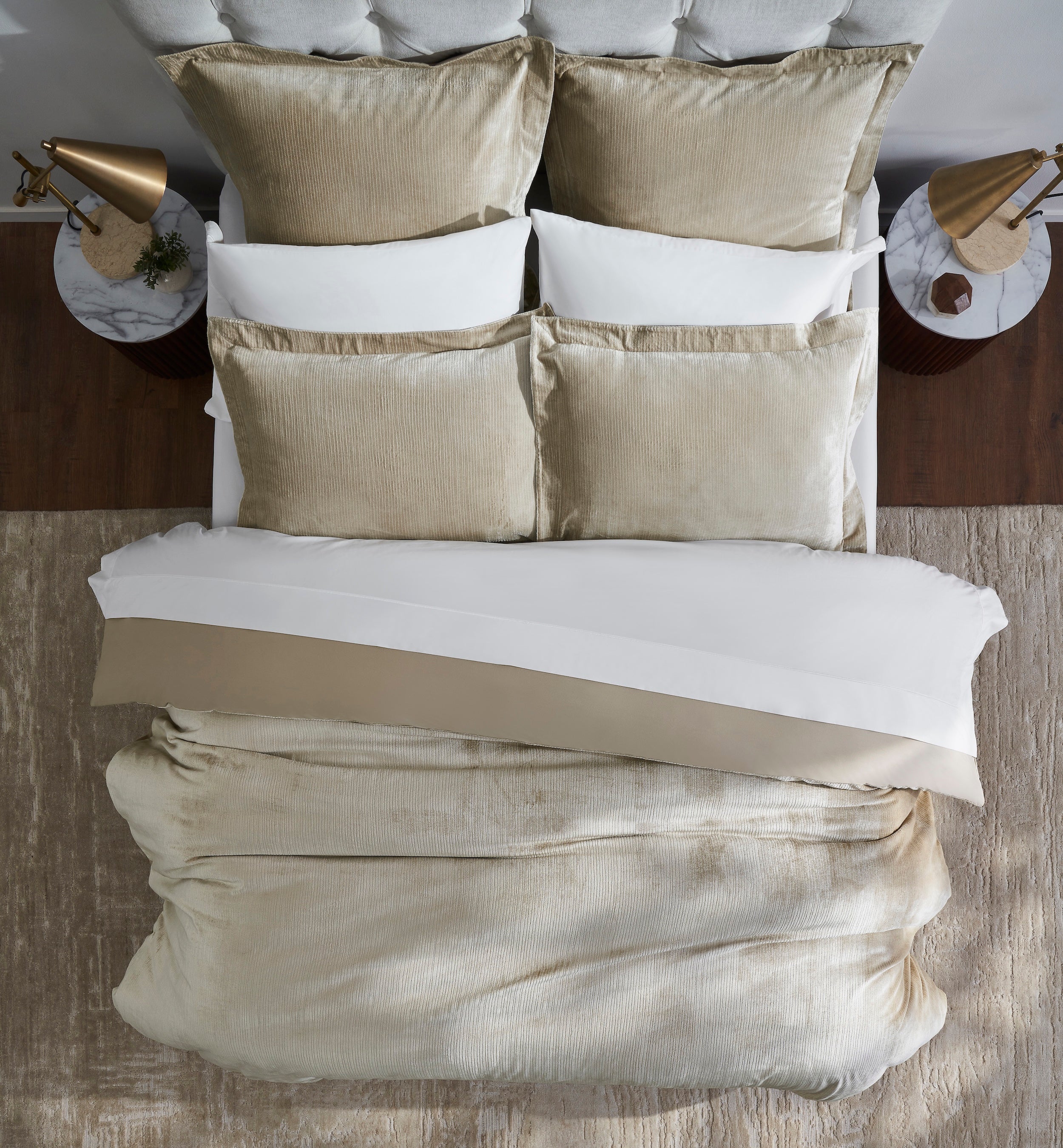 DT-053-9092_4|Luxurious champagne gold ribbed velvet duvet cover. Soft, plush bedding set, perfect for a cozy and elegant bedroom decor.