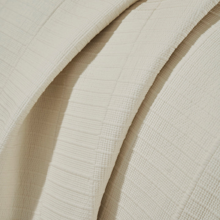 CL-271-11096_8|Detailed close-up of a luxurious cream textured coverlet, highlighting its intricate quilted pattern and soft fabric weave.