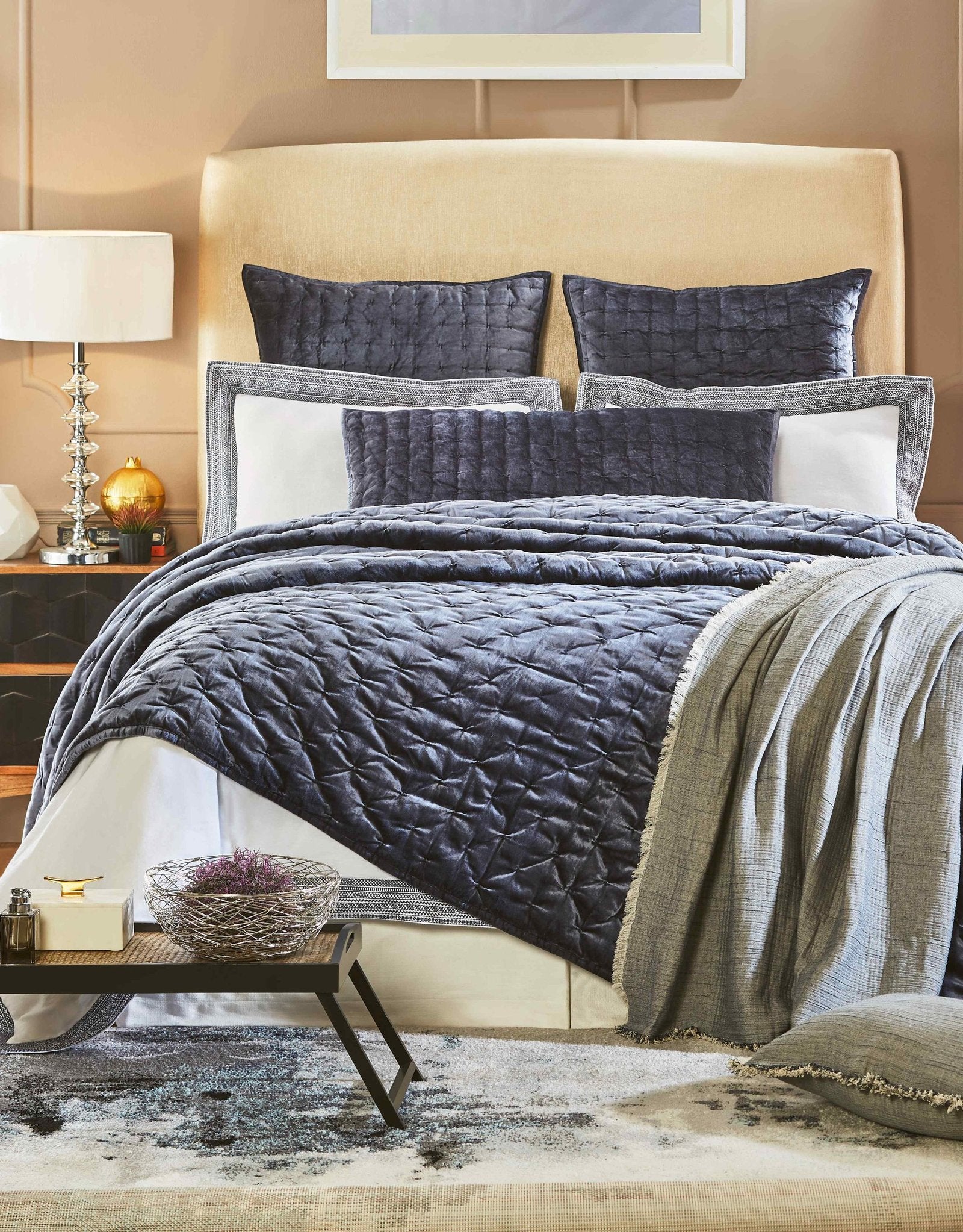 QT-313-11898-LOT1_1|Luxurious dark blue velvet quilt featuring an intricate diamond criss-cross stitch pattern, perfect for elegant bedding.