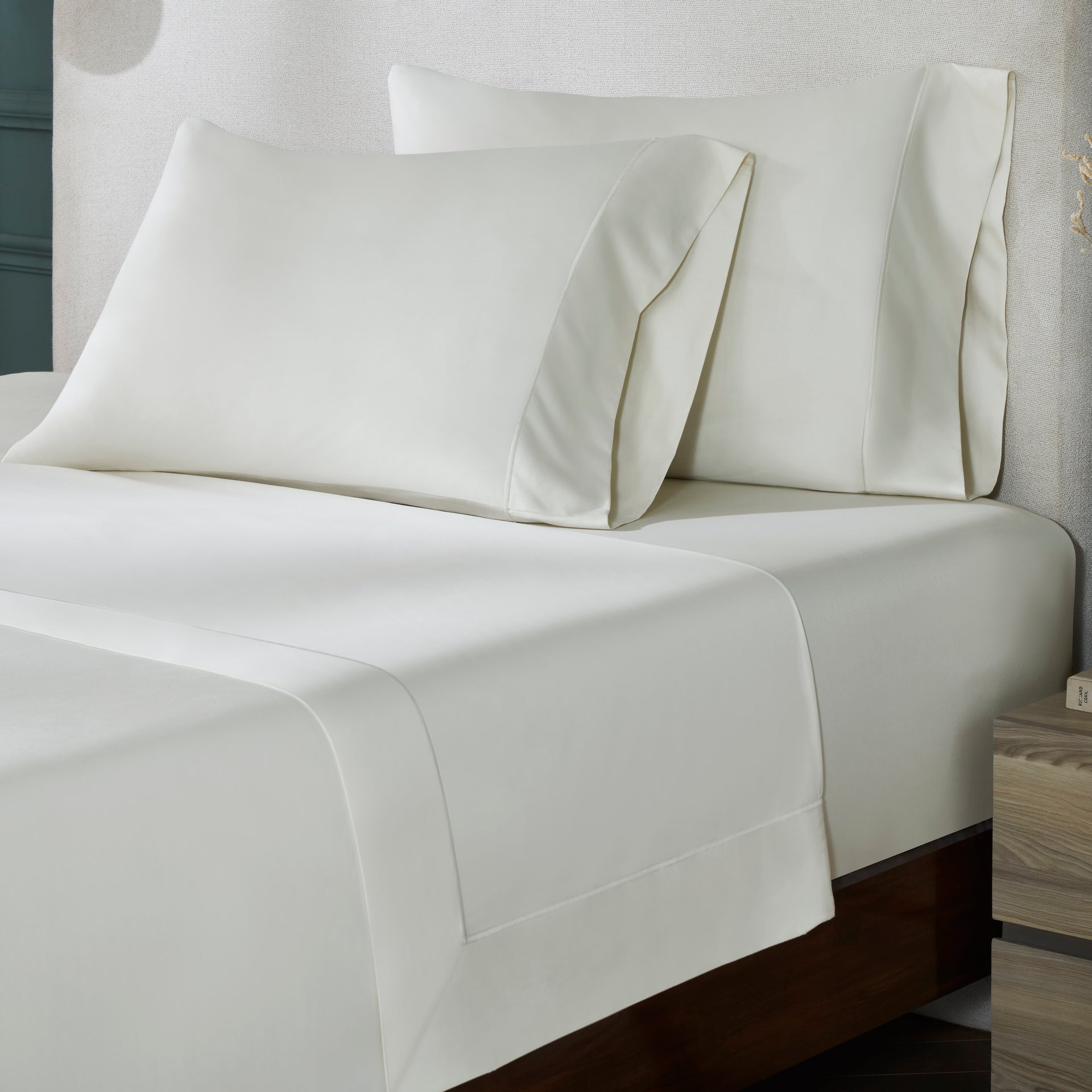 CFT-545-X_1|Soft 100% cotton sheets in a serene cream, featuring breathable fabric for ultimate comfort and quality bedding.