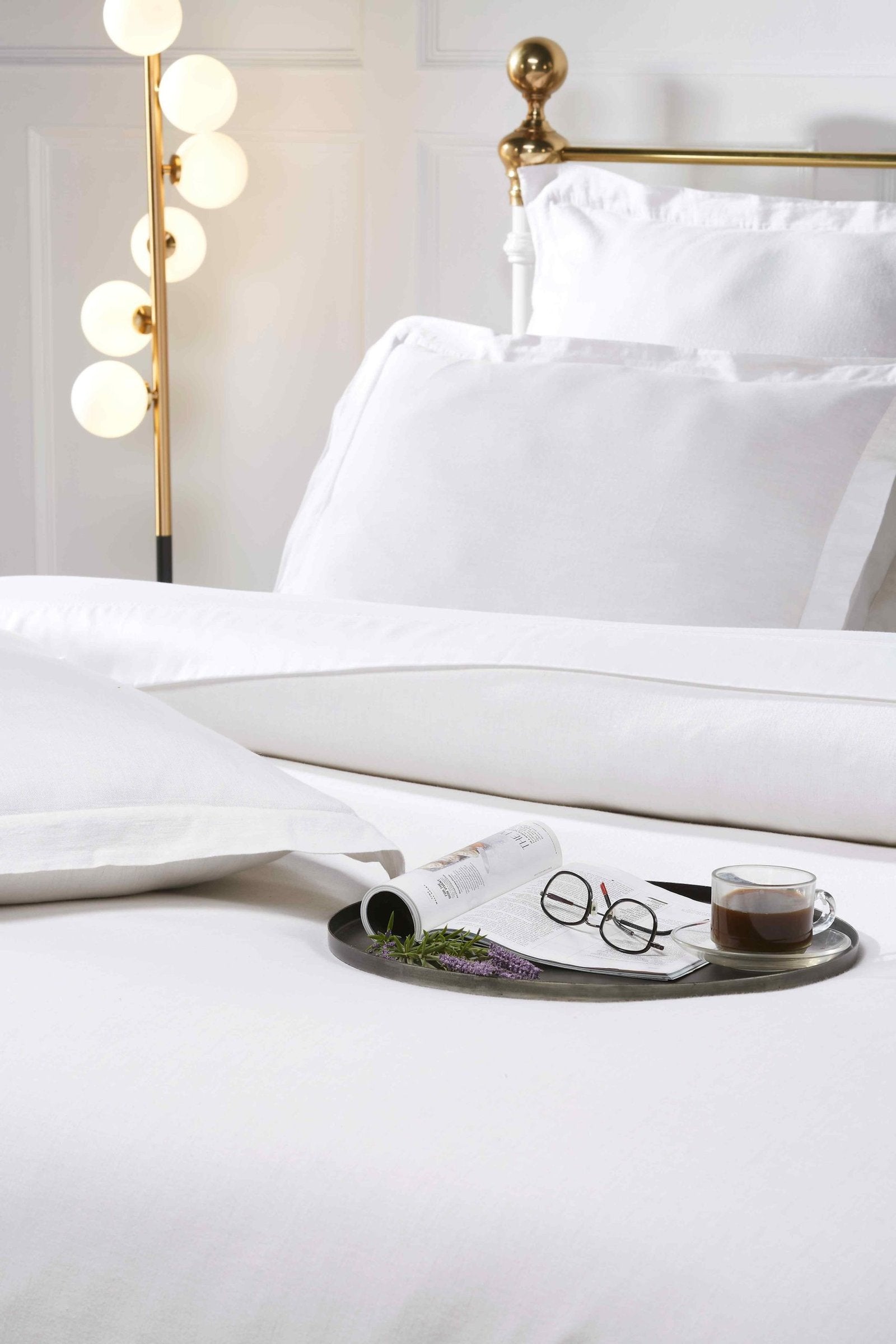 DT-023-9092_4|Close-up of crisp white cotton duvet cover, clean lines, luxurious hotel style bedding for elegant comfort.
