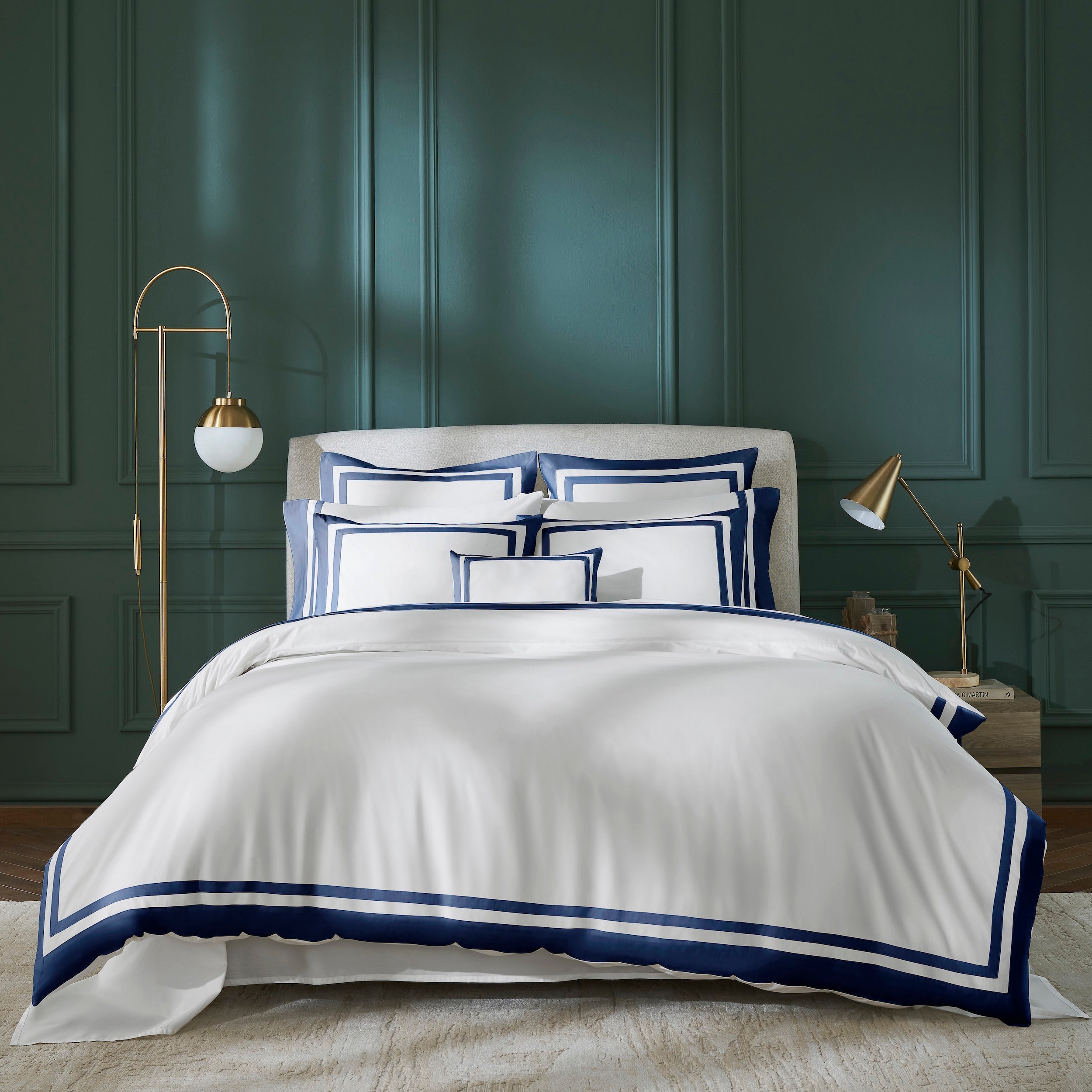 DT-069-10692_1|Elegant white duvet cover with striking navy blue border trim, creating a classic, luxurious look for a sophisticated bedroom.