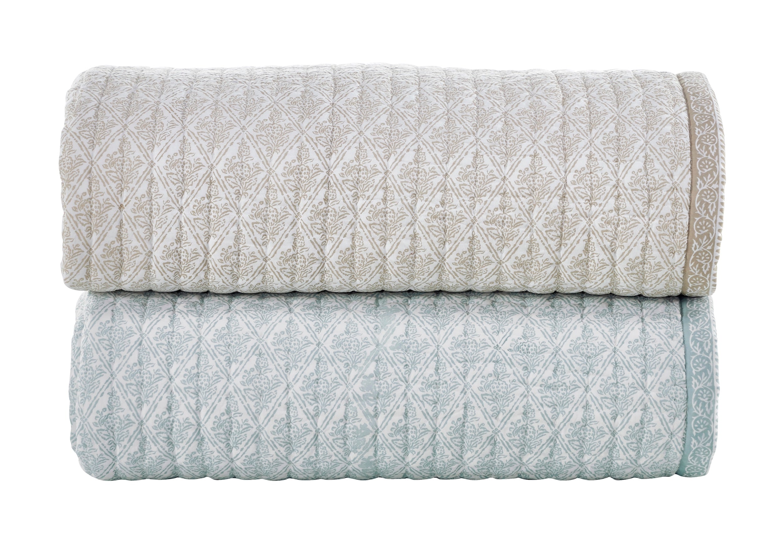 QT-347-9496_8|Elegant diamond pattern quilts in light blue and soft beige, offering versatile bedroom styling. Cozy and stylish bedding set.