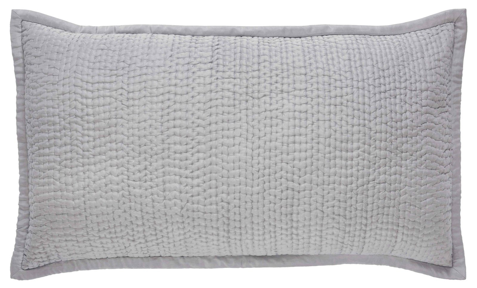 KS-156-2036_1|Modern light grey coverlet with a textured waffle-like quilt pattern, providing stylish comfort and elegant simplicity. (119 chars)