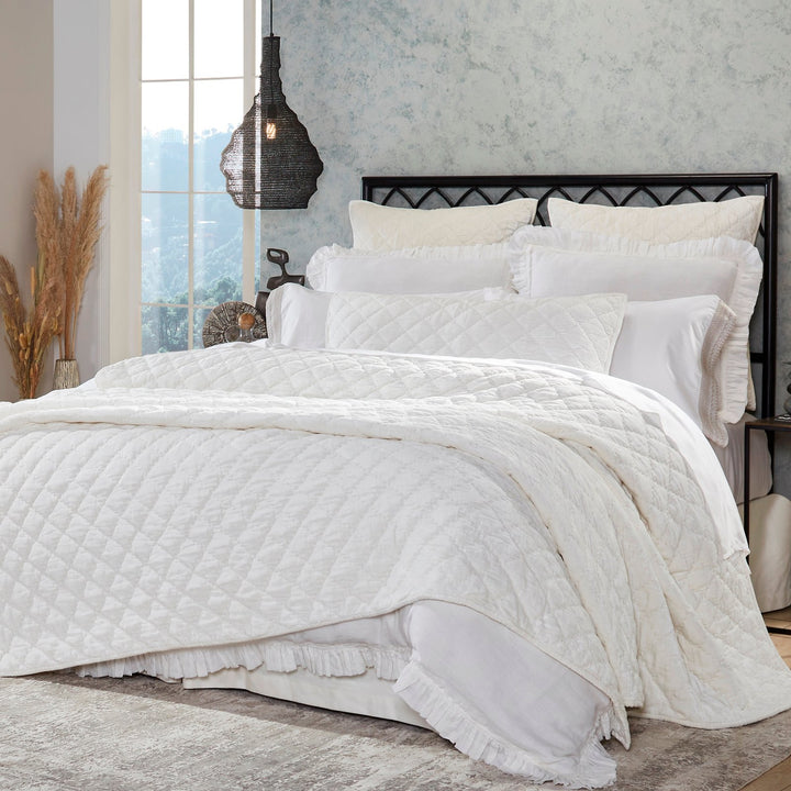 QT-343-11096_1|Crisp white velvet quilt with elegant diamond quilting, offering a luxurious and pristine touch for any contemporary bedroom.