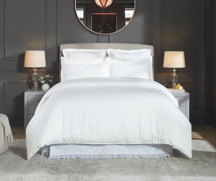 DT-045-10692_1|Crisp white duvet cover set creates an elegant, clean bedroom sanctuary with matching shams for timeless style and comfort.