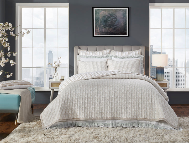 QT-348-11096_1|Elegant beige quilted bedspread with delicate diamond pattern, soft and cozy, perfect for a modern bedroom. Stylish bedding set.
