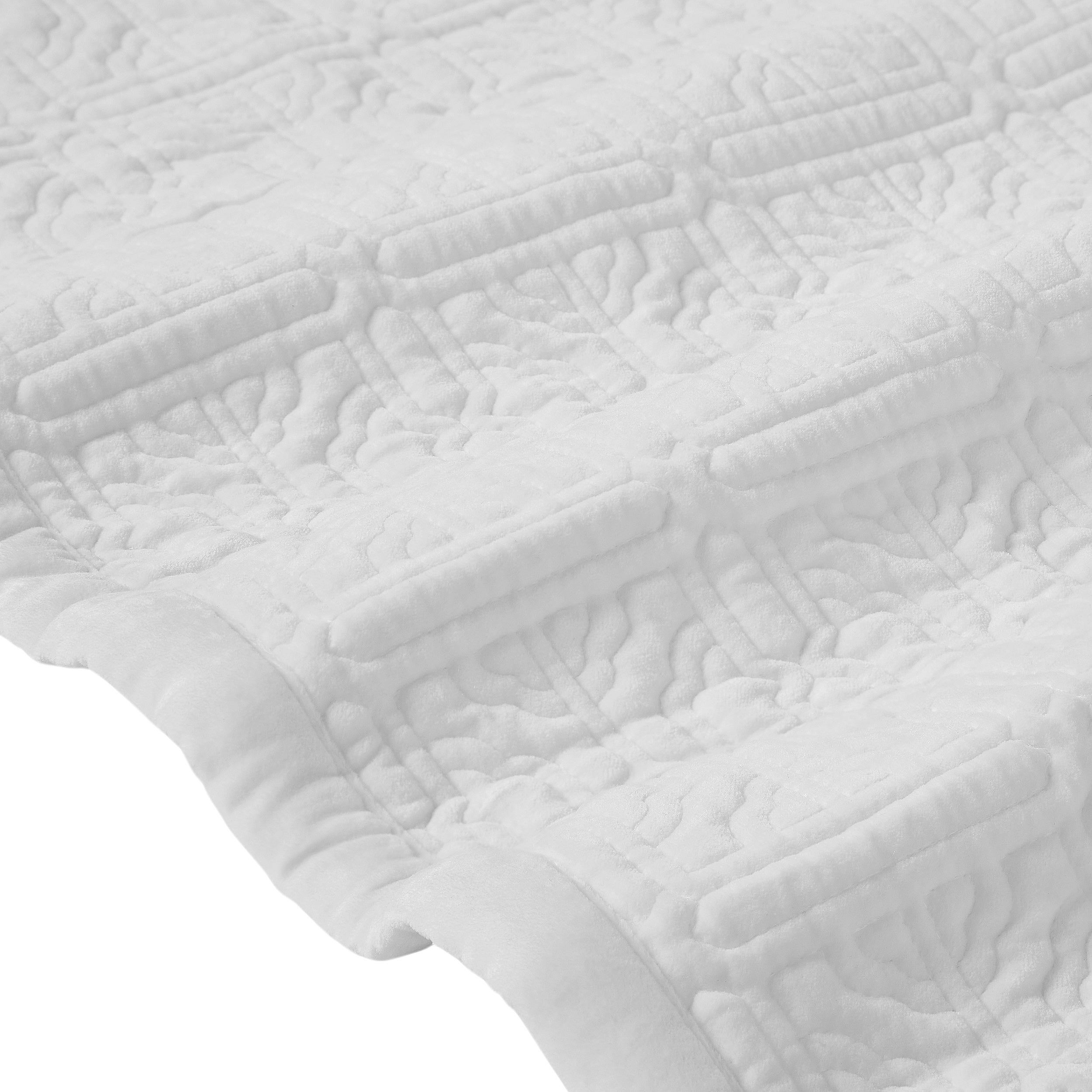 QT-376-11096_7|White quilted bedspread, geometric pattern, luxurious soft texture. Perfect for cozy bedroom decor, stylish and comfortable bedding.