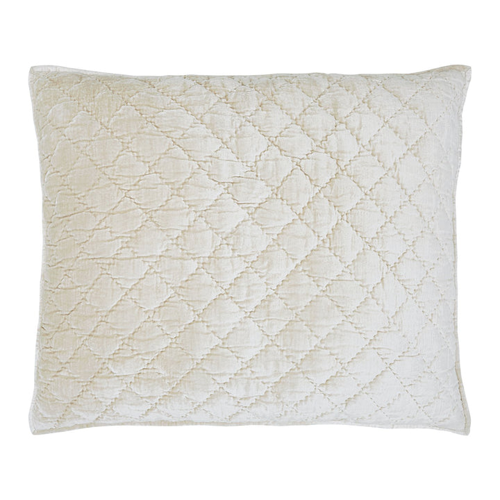 DE-342-3137_1|Elegant oatmeal velvet quilt with large diamond quilting pattern, offering a luxurious and inviting soft texture.