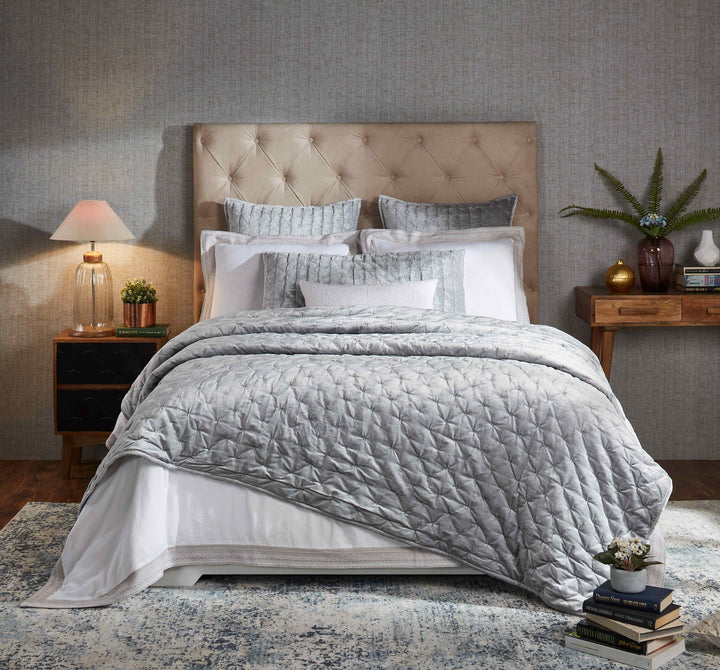 QT-324-11096_1|Modern grey quilted quilt with striking geometric pattern, bringing contemporary style and comfort to any bedroom.