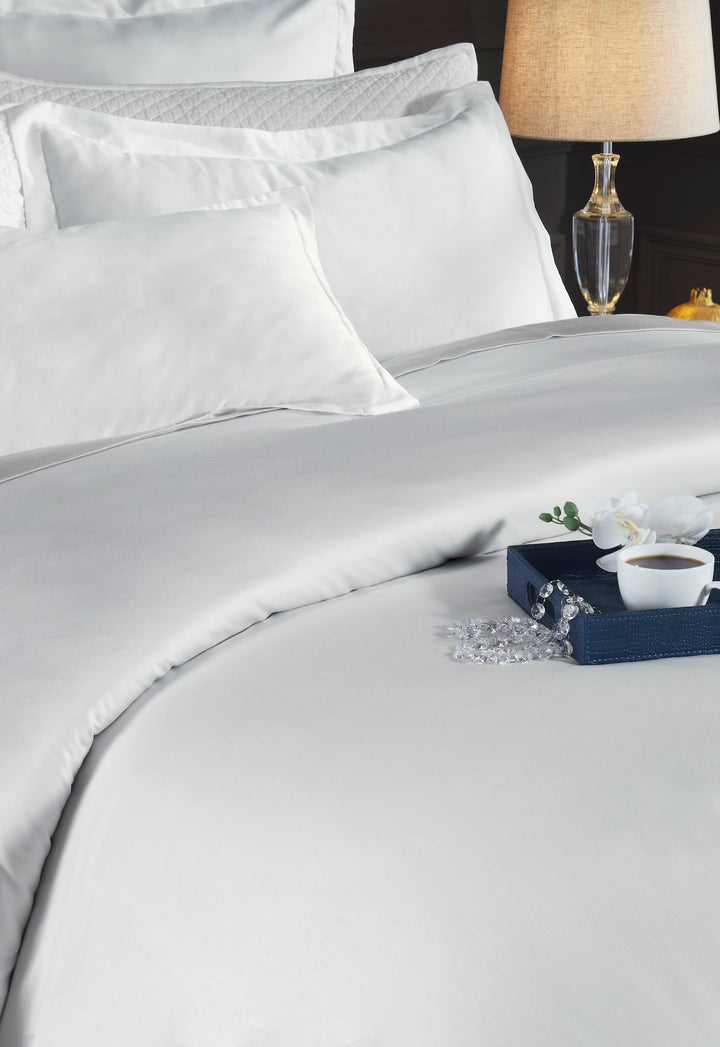 DT-047-9092_4|Soft white duvet cover providing a comfortable sleep surface, styled with elegant details for a refined bedroom.