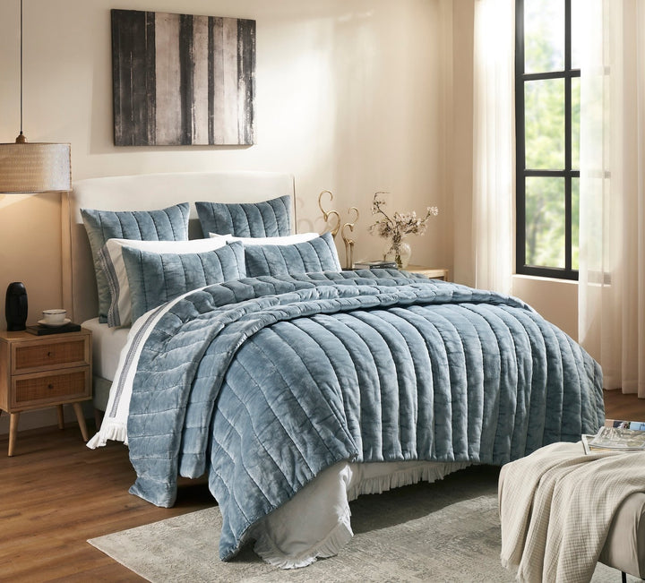 QT-360-9496_2|Luxurious blue velvet quilted bedspread, offering plush comfort and sophisticated elegance for a serene bedroom aesthetic.