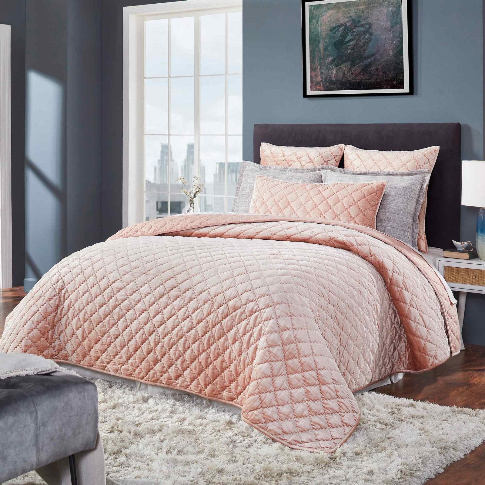 QT-355-11096_2|Luxurious blush pink velvet quilt with elegant diamond quilting for a cozy, stylish bedroom setup. Soft and plush texture.