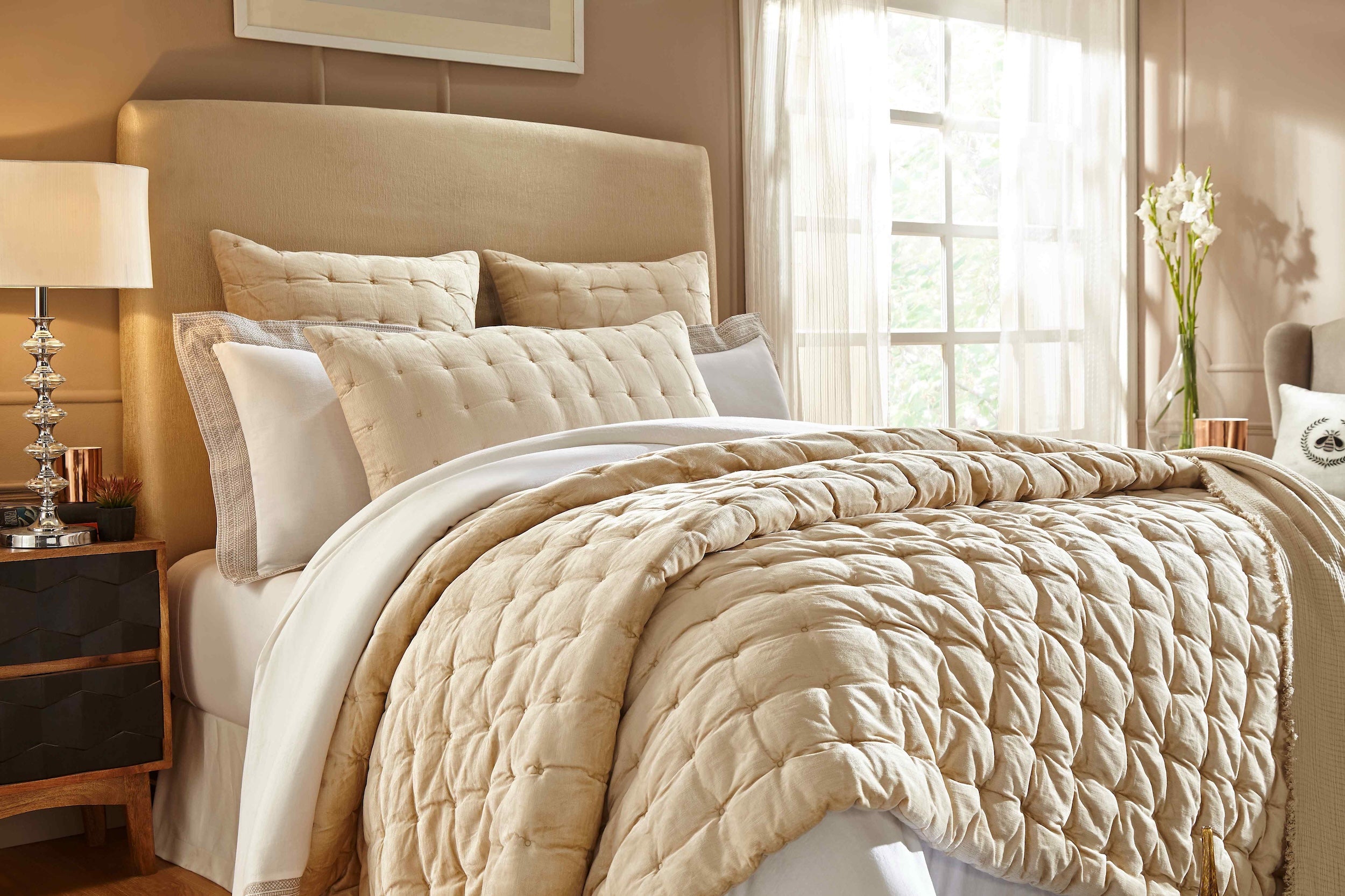 QT-314-9496-LOT1_2|Luxurious champagne beige quilt featuring a sophisticated square quilted pattern, ideal for elegant bedroom decor. Soft, textured bedding.