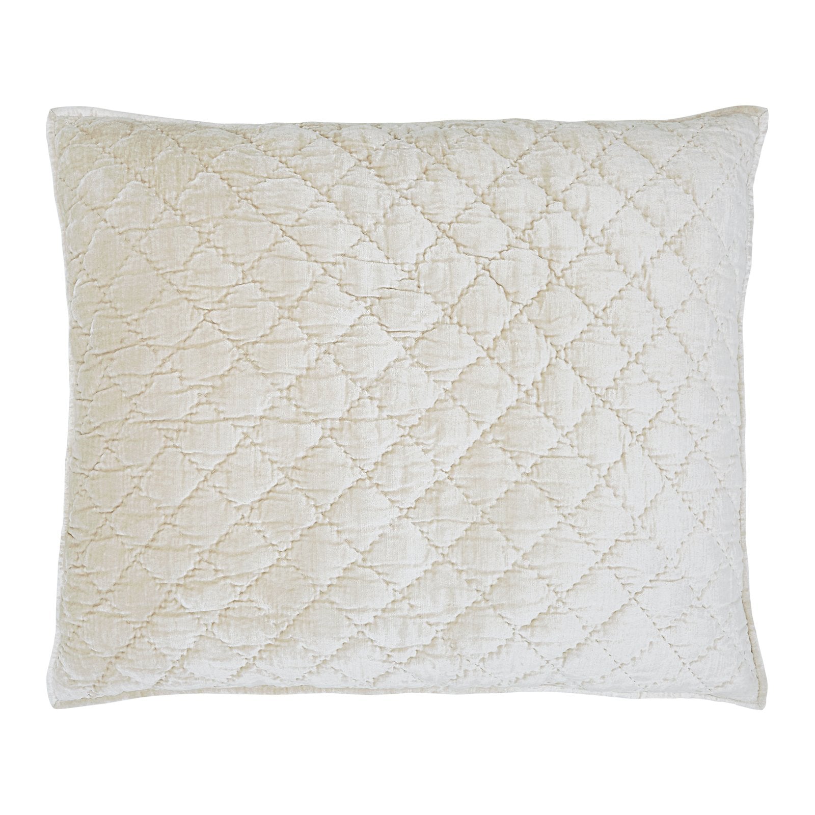 DE-342-3137-LOT1_1|Soft cream velvet rectangular quilted pillow sham with classic diamond pattern, offering cozy and elegant comfort.