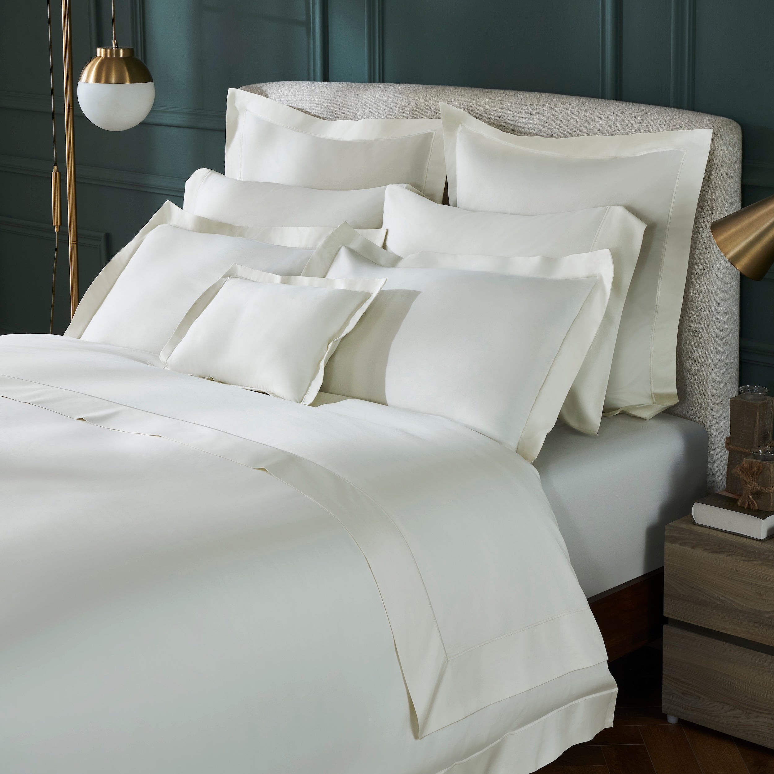 DT-064-9092_2|Cream white luxurious duvet cover with elegant border detail and matching pillows for a refined bedroom.