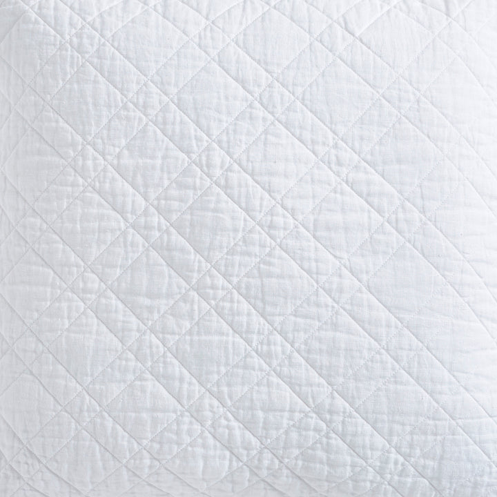 SWT-253-X_1|Classic white diamond quilted bedding, soft cotton fabric, provides timeless elegance and cozy layering for sleep.