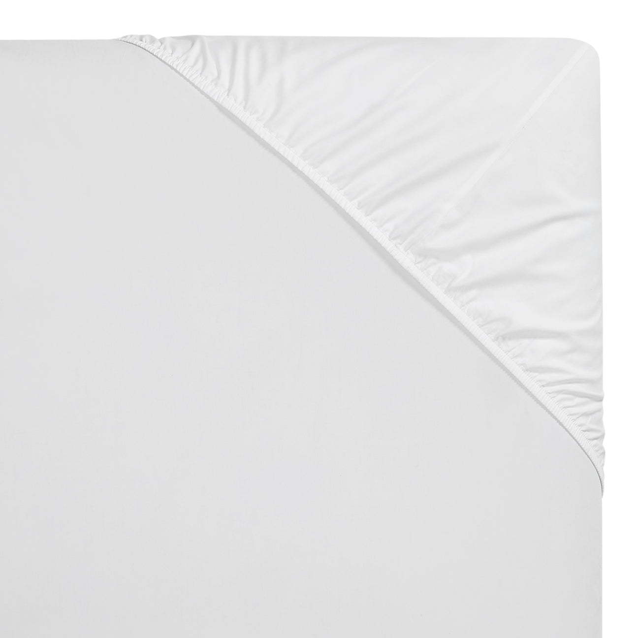 CFT-544-X_1|White 100% cotton fitted sheet, showcasing an elasticized corner detail. Smooth percale weave texture visible.