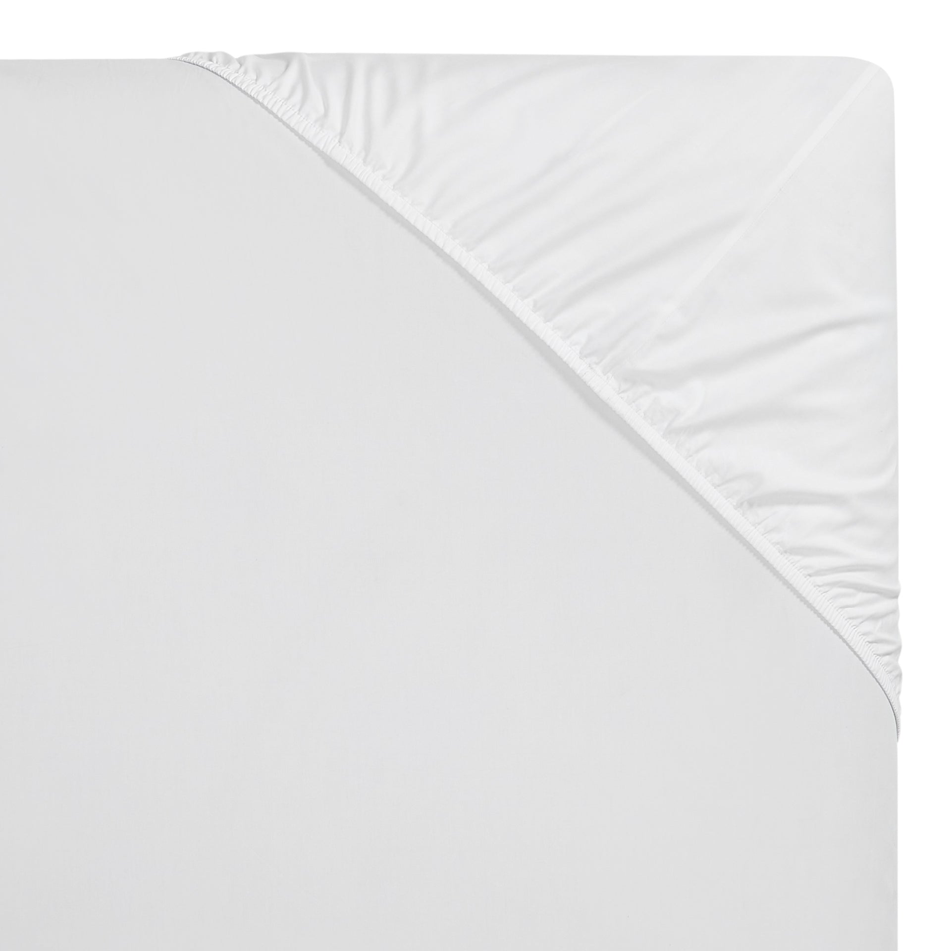 CFT-544-X_1|White 100% cotton fitted sheet, showcasing an elasticized corner detail. Smooth percale weave texture visible.