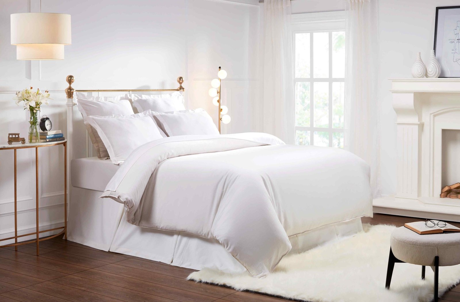 DT-023-10692_5|Crisp white sateen duvet cover, ideal for creating a luxurious and serene master bedroom ambiance, queen/king size.