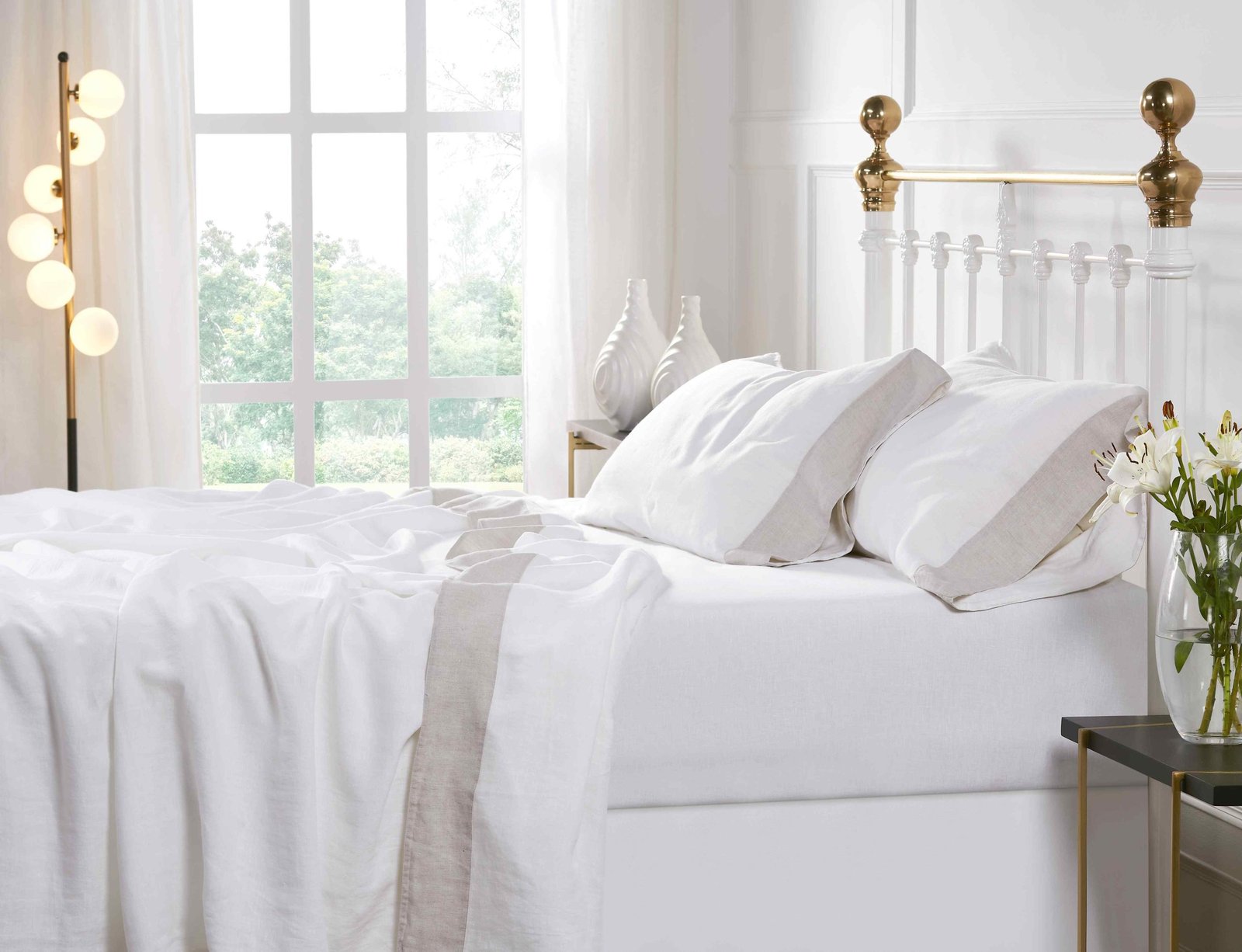 KSS-517-7880_5|Elegant white 100% linen sheet set with stylish natural border. Soft, breathable, luxurious bedding for comfort.