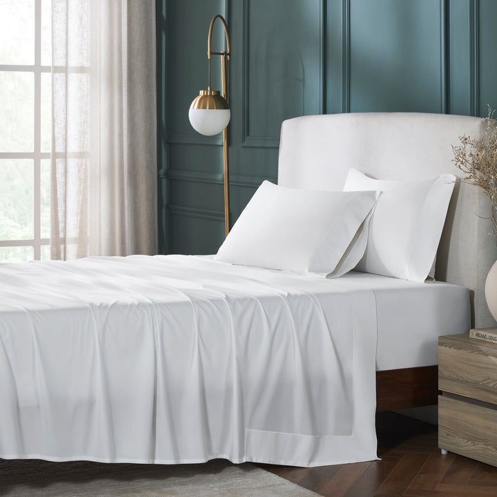 QFL-533-6080_1|Luxury 100% cotton sheets, crisp white bedding with elegant green piping. Soft, breathable bed linen for ultimate comfort.