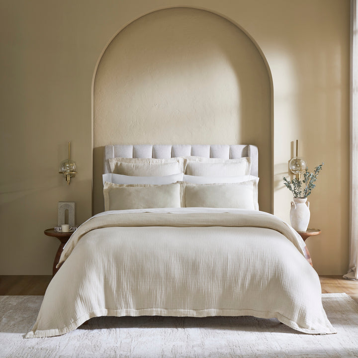 DT-049-9092_1|Cream textured duvet cover, soft crinkled gauze-like fabric for a relaxed, inviting modern bedroom aesthetic. Luxury bedding.