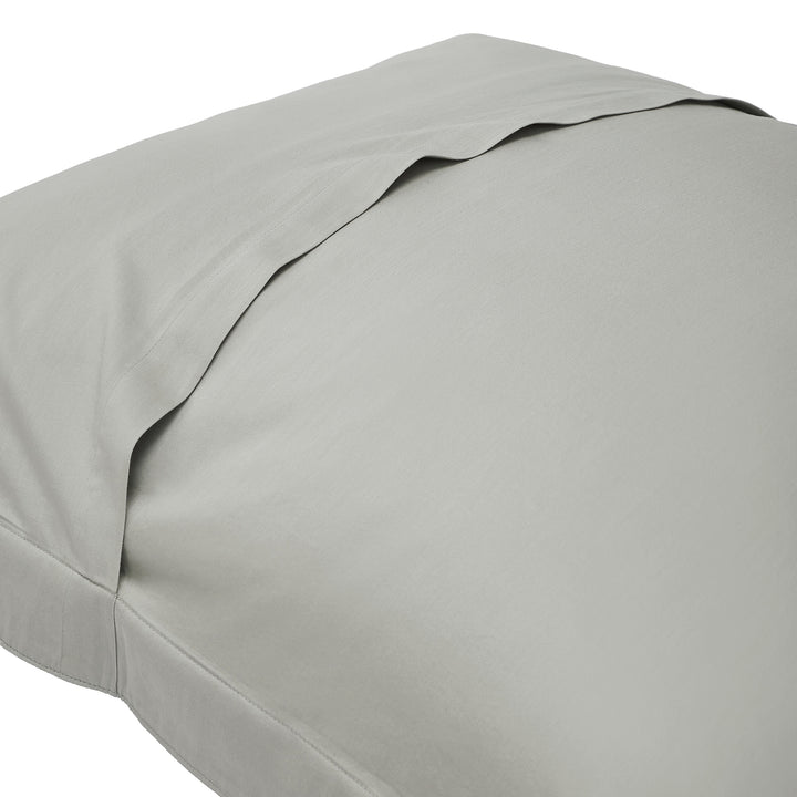 ES-054-2626_2|Smooth light grey cotton duvet cover set pillowcase, soft and breathable fabric for a comfortable and refined bed.