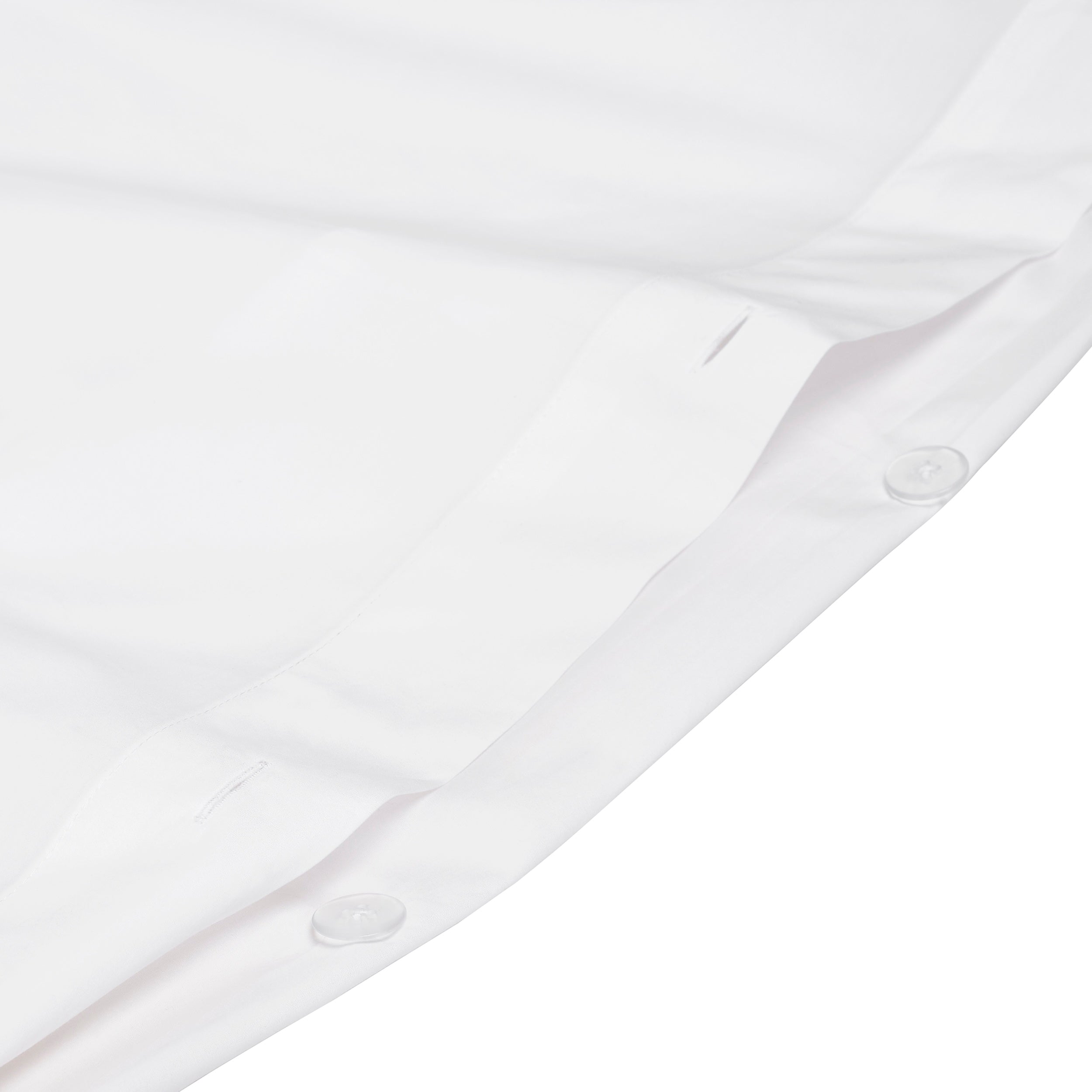 DT-069-6886_5|White cotton duvet cover closure with hidden buttons, detailed view of crisp, clean, high-quality bedding material.