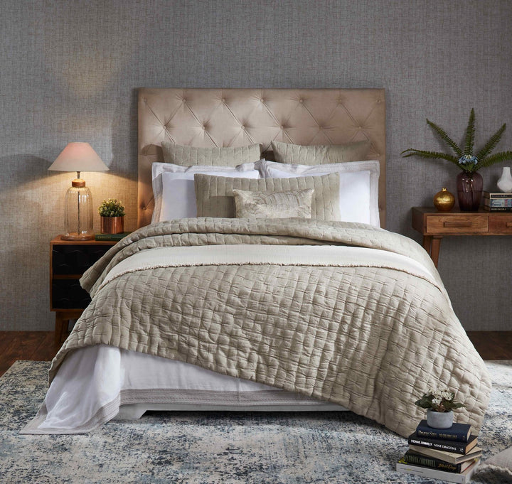 QT-320-11096_1|Luxurious beige quilted quilt, featuring a sophisticated textured pattern, perfect for a cozy, inviting bedroom aesthetic.