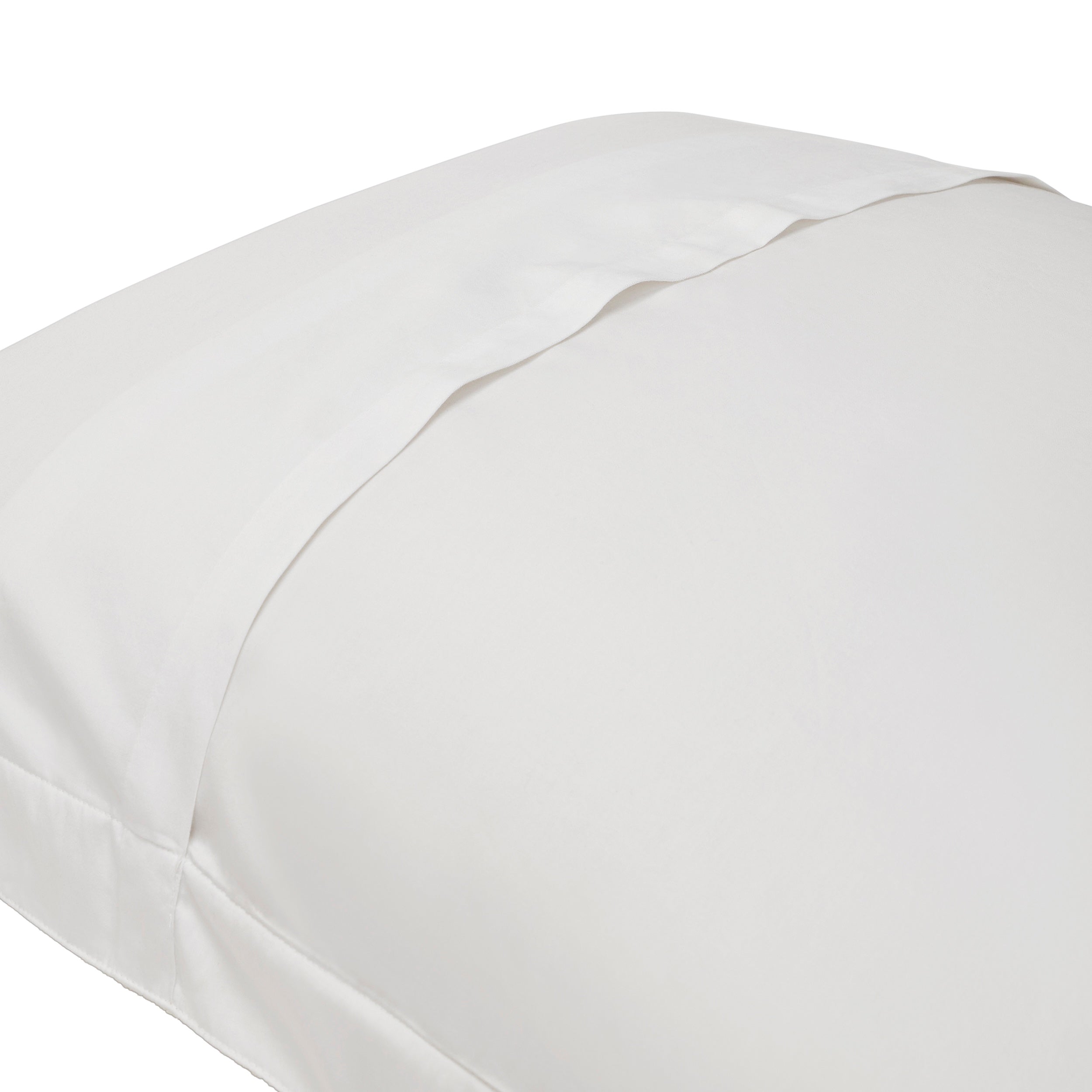 ES-052-2626_2|Smooth white plain duvet cover with a crisp, clean aesthetic. Minimalist design for serene and elegant bedroom decor.
