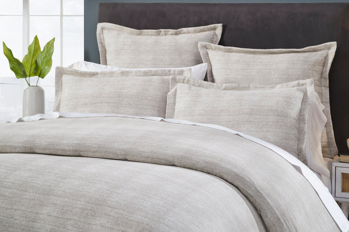 DT-033-9092_3|Detailed close-up of a stylish beige textured duvet cover and matching shams, perfect for modern bedrooms.
